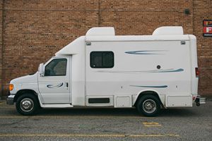 Autocaravana FORD E-450 BORN FREE 2003 USADA, con Volante a la Izquierda/Derecha - Product Image 3