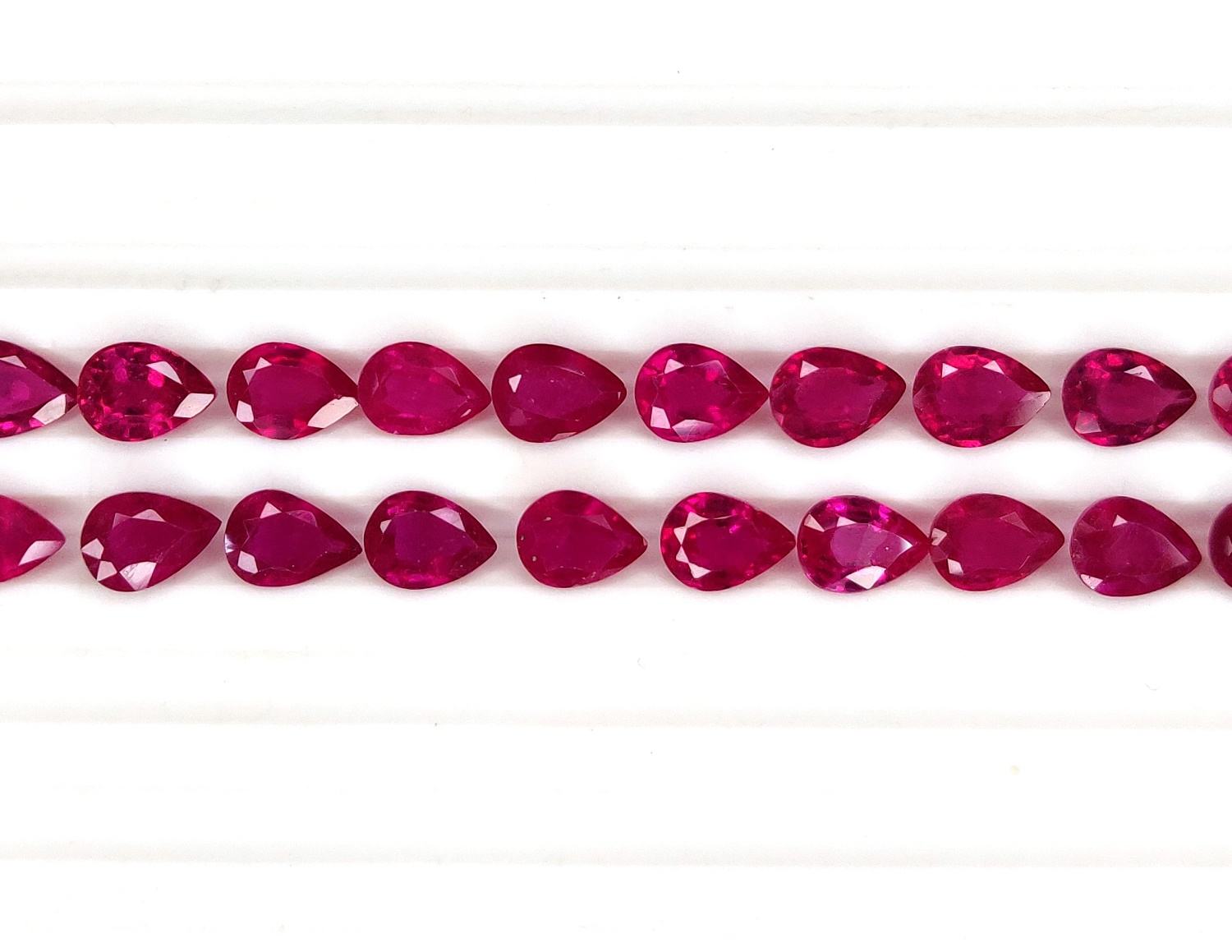 สีชมพูแดง