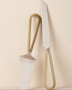 Ensemble de serveurs à gâteau en acier inoxydable de style vintage avec poignée en résine, personnalisé pour les anniversaires et les mariages, outil de cérémonie de découpe de gâteau - Product Image 5