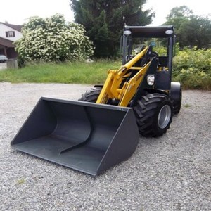 Chargeuse sur pneus compacte articulée Gehl AL 440, pelle avant diesel, 0,7 tonne, moment de charge élevé, 44,7 kW, pour ferme et jardin - Product Image 4