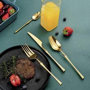 Ensemble de couverts de cuisine design avec emballage premium pour les cadeaux disponibles chez Designer Collection à prix de vente - Product Image 5