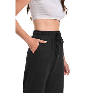 Pantalons de survêtement évasés pour femmes de grande taille de haute qualité en gros avec logo personnalisé Pantalons évasés droits à jambes larges pour femmes - Product Image 4