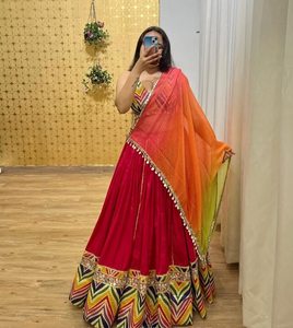 DESIGNER NET SOIE BRODIERIE SEQUENCE TRAVAIL LEHENGA CHOLI AVEC DUPATTA ROSE CLAIR - Product Image 2