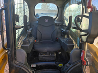 Chargeuse compacte sur pneus CAT 236D, moteur DIT (turbo) 74 ch, faible nombre d'heures (722), poids opérationnel de 6559 lb