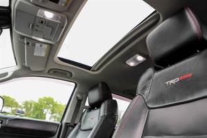 Toyota Tundra 2020, Color Exterior Verde, Color Interior Negro, Transmisión Automática, Estilo de Carrocería CAMIÓN, Motor 8 CILINDROS, MPG - Product Image 2