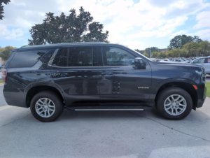 Chevrolet Tahoe LS V8 5.3L AWD d'occasion propre 2023 - Product Image 5