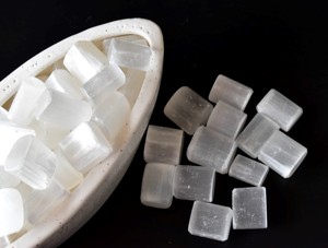 ขายร้อนสีขาวคริสตัลหินรักษาสีขาว Selenite หินร่วงลงในราคาที่ต่ำ - Product Image 4