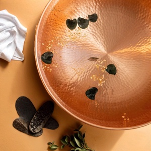Bol de pédicure rond en cuivre martelé, fait main, pour les salons, les centres de bien-être et les hôtels - Product Image 3