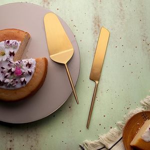 Couteau professionnel de serveur de gâteau en acier inoxydable conçu pour une manipulation facile, rendant le service de gâteau lors d'événements plus pratique - Product Image 1