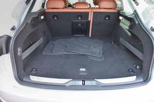 NEATLY UTILISÉ 2017 Mas-e-r-a-t-i Levante 3.0L AWD - Product Image 4