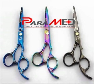 Ciseaux professionnels de coupe de cheveux de barbier avec J2 lame en acier japonais revêtement de couleur bleu Jet titane emballage personnalisé - Product Image 3