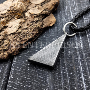 Pendentif triangle en acier damas, pendentif damas, collier damas, damas forgé à la main, bijoux damas, - Product Image 5
