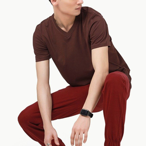T-shirts à col en V personnalisés de haute qualité pour hommes col rond en tissu de jersey de coton rouge foncé avec motif imprimé - Product Image 6