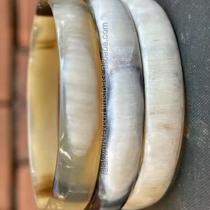 Bracelets tribaux en corne de boeuf faits à la main Bijoux ethniques uniques pour dames Bracelet de manchette en corne de buffle naturel Commande en gros Fournisseur par FWE - Product Image 1