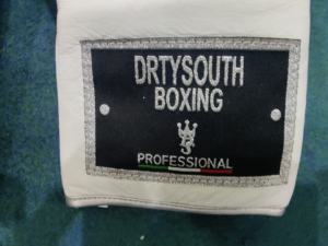 Guantes de boxeo de alta calidad hechos en Pakistán Guantes de boxeo de entrenamiento de calidad superior Cuero de vaca genuino Boxeo hecho a medida - Product Image 5