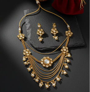 Collier traditionnel antique en or poli de haute qualité, conçu dans un style élégant, parfait pour les tenues ethniques indiennes, les festivals, les mariages - Product Image 4