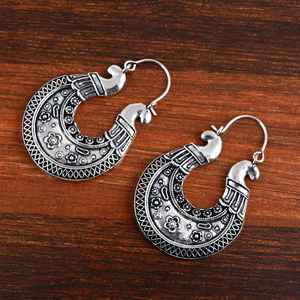 Pendientes de latón con motivo de pavo real, tribales pendientes de aro, joyería étnica con estampado floral, pendientes llamativos bohemios ligeros - Product Image 3