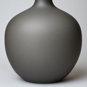 Vase en métal antique fabriqué à la main avec un éclat poli parfaitement conçu pour l'affichage de fleurs élégantes et la décoration de la maison - Product Image 4