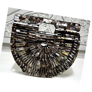 Sacs en coquillages noirs style Tahiti, bijoux en coquillages, sacs en coquillages motif noir Tahiti, artisanat en coquillages d'Indonésie - Product Image 3