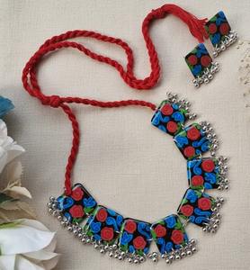 Collar con Colgante de Resina de Moda, Suministro Directo de Fábrica, Perfecto para Festivales o Fiestas, Disponible a un Precio Accesible - Product Image 1