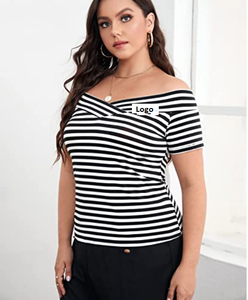 Camiseta básica con hombros descubiertos de talla grande para mujer de diseño único - Product Image 3