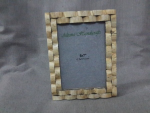 Cadre photo en bois de résine indienne avec incrustations d'os, écologique, durable, pour table de salon, décoration artistique verticale, artisanat en résine - Product Image 1