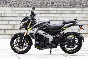 Motocyclettes Pulsars NS400Z neuves, 6 vitesses manuelles, 373 cm³, en vente et prêtes à l'exportation - Product Image 5
