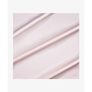 Foulard carré en soie rose - Motif léopard et pois de créateur en sergé de polyester pour le printemps et l'été - Product Image 1