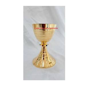 Calice en laiton de luxe doré avec patène et design unique - Product Image 1