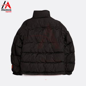 Chaqueta acolchada negra para hombre, abrigo de invierno cálido con cuello alto y cierre de cremallera completa, ropa de abrigo ligera a prueba de viento con diseño elegante - Product Image 2