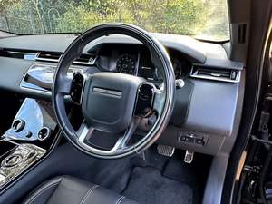 Range Rover Velar RHD 2020 Super Propre, SUV Automatique Turbo avec Sièges en Cuir, Phares LED et Caméra Arrière 360° à Vendre - Product Image 4