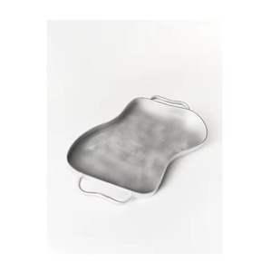 Bandeja de Aluminio para Chocolates que Parecen Contar Historias de Campos de Cacao Lejanos y Confiteros Antiguos - Product Image 6