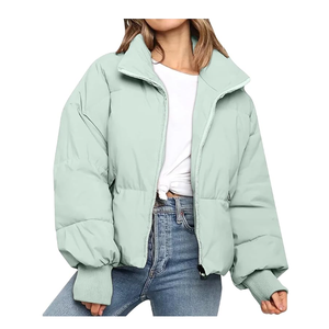 Abrigo de invierno personalizado de gama alta para mujer, venta al por mayor, chaqueta acolchada con cremallera corta rellena de plumón cálido para deportes y entretenimiento - Product Image 5