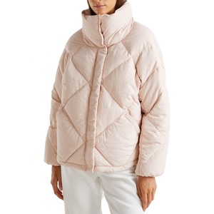 Chaqueta acolchada de cuello alto para mujer Chaqueta de invierno con forro de nailon acolchado con diamantes de relleno de algodón rosa suave reciclado genuino - Product Image 1