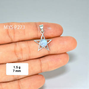 Colgante de Piedra Lunar Plateada con Diseño de Estrella Único, Joyería Fina Hecha a Mano con Piedras Preciosas Ligeras - Product Image 1