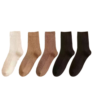 Calcetines unisex de alta calidad para hombres y mujeres | Calcetines transpirables de algodón Premium | Cómodos Calcetines antideslizantes antiolor para uso diario - Product Image 1