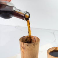 ArtisRaw Tasses et soucoupes en bois d'olivier écologiques, design rustique méditerranéen, fabrication artisanale, biodégradables, durables, 200 ml