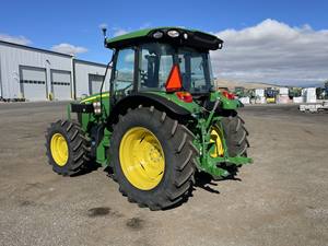 Used 2022 John Deer 5125M Tracteur - Product Image 3