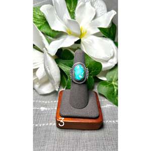 Bague en argent sterling Sam Yellowhair Sonoran Mountain avec turquoise naturelle taille coussin et sertissage clos de diamants, pour usage quotidien, finition platine - Product Image 3