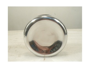 Jarrón redondo de aluminio fundido y plata para decoración del hogar - Product Image 1