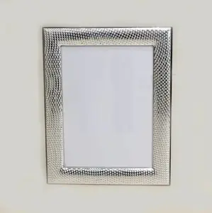 Cadre photo de luxe fait à la main avec finition brillante argentée Meilleure décoration de table avec matériau métallique - Product Image 1