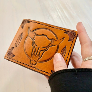 Cartera de Cuero Genuino con Diseño Animal Grabado a Mano, Estilo Vintage, Unisex, de Lujo, Resistente, con Bordado Ecuestre - Product Image 1