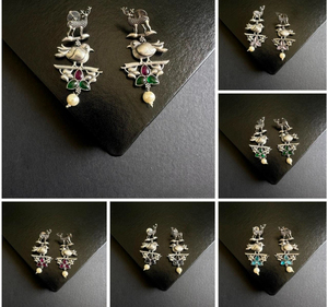 Boucles d'oreilles pendantes en argent allemand artisanal pour femmes avec des motifs complexes d'oiseaux et de cerfs Finition oxydée pour le style de déclaration ethnique - Product Image 4