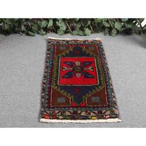 Alfombra Turca Vintage Pequeña de 1.2x2.3 pies, Alfombra de Lana Roja y Azul Degradado - Product Image 4