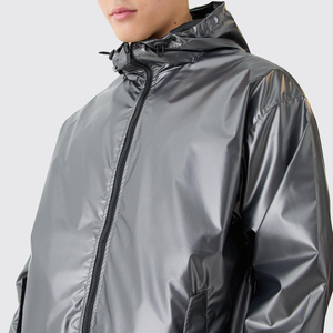 Chaqueta Cortavientos Personalizable de Corte Cuadrado en Color Plateado Metálico, Diseño Elegante con Capucha, Nylon Transpirable, con Entrega y Envío Rápidos - Product Image 4