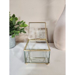 กล่องเครื่องประดับแก้วใสแบบทันสมัยกล่องเครื่องประดับฝาปิดโต๊ะเครื่องแป้งเครื่องประดับโลหะทองเหลืองกล่องแสดงเครื่องประดับขนาดเล็กกล่องสี่เหลี่ยมเก็บทอง - Product Image 1