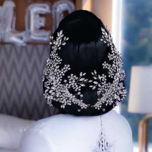 Tocado de Novia Bridella Silvery-Left de 1 Pieza con Pedrería Plateada y Ajuste Cómodo para Bodas y Eventos Formales - Product Image 5