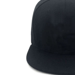 Casquette de baseball classique personnalisée à 7 panneaux Casquettes de baseball imperméable et sportive en polyester et en coton avec logo brodé - Product Image 3