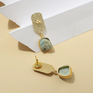 ต่างหูทรงหยดน้ำอเมซอนไนต์สีทองหรูหรา ประดับด้วยหินขัดเงาและงานฝีมือ ดีไซน์ที่ลงตัวสำหรับคนรักแฟชั่นสไตล์โบฮีเมียน - Product Image 6