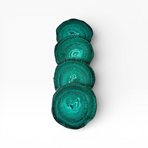 Sous-verres en agate gris fumé naturel avec surface polie à la main et finition dorée pour le café et le thé de luxe - Product Image 4